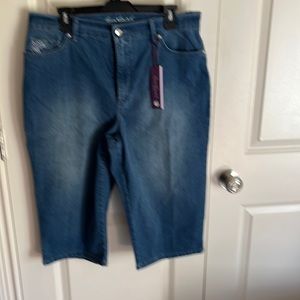 Gloria Vanderbilt Capris